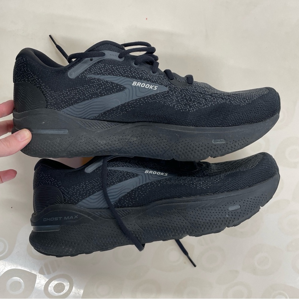 Brooks Men’s Ghost Max Black Running Shoes size 11